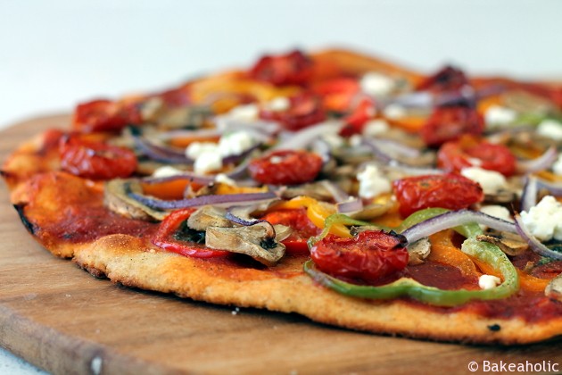 Meatless Monday Veggie Pizza Thin Crust // bakeaholic.ca
